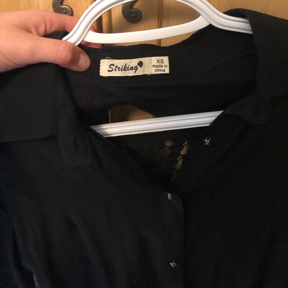 Button down w/ open Back - Picture 4 of 4